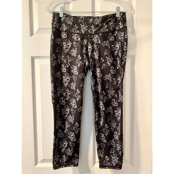 Old Navy Pants - Old Navy Active Go Dry Women's Leggings Ditsy Floral Black Gray Capri Large